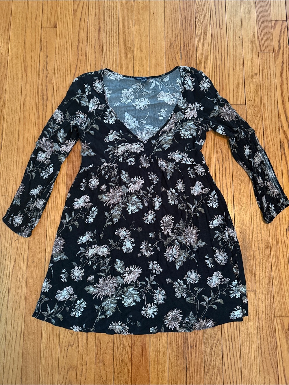 American Eagle Outfitters Black Floral V-Neck Tunic